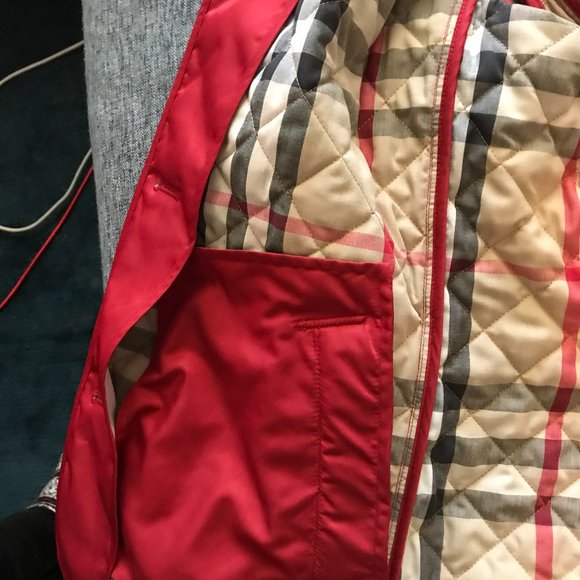 Burberry quilted red womens jacket in Medium - Picture 6 of 6